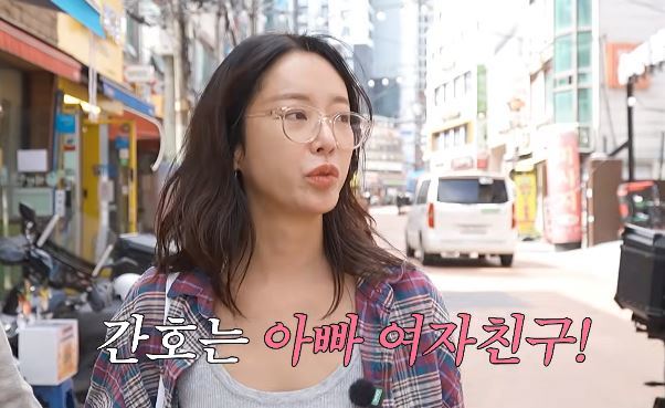 <b>황정음</b>, 72세 부친 <b>여자친구</b>에게 “아줌마 간호 감사해요” 도리는 한다...