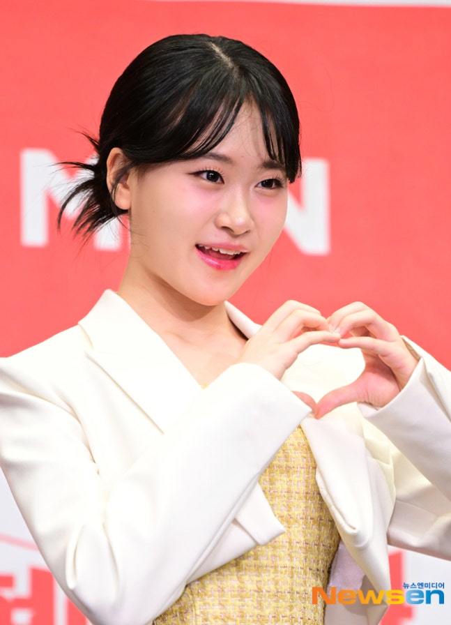 눈물 바람 김다현, 밝은 표정 등교 확인…<b>김봉곤</b> 훈장 “심수봉 대선배...