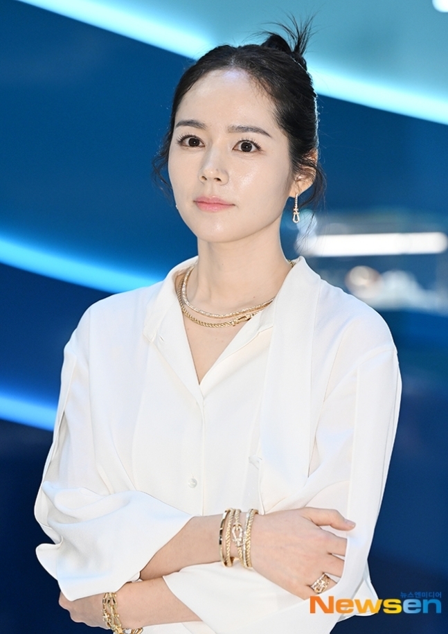 ‘고발 유튜버 저격’ <b>한가인</b>, 영양제 추천 <b>논란</b> 직접 <b>해명</b> “광고 NO, ...