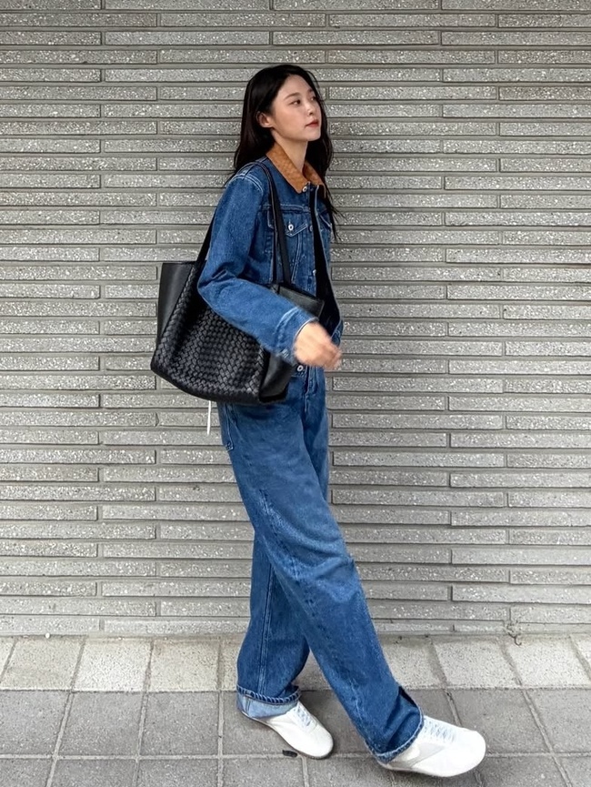 <b>설현</b>, 명품 도배한 럭셔리 <b>청청패션</b>‥원조 입간판 여신의 넘사벽 비율
