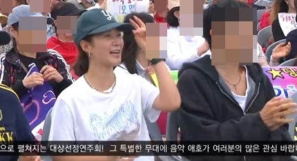 소시 <b>유리</b>, 초대가수도 아닌데 ‘전국노래자랑’ 객석 1열서 포착‥남희...