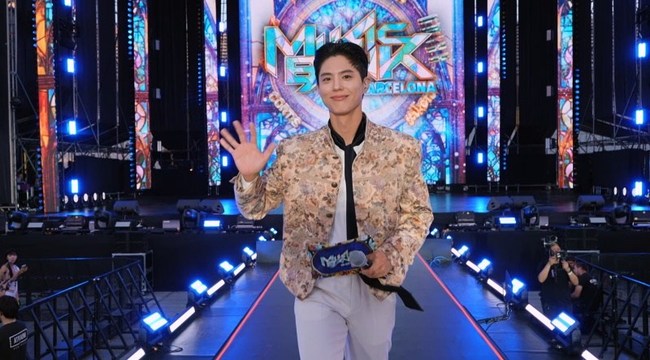박보검X엔하이픈 제이, 바르셀로나서 스페셜 듀엣‥3만 7천명 열광한 무...