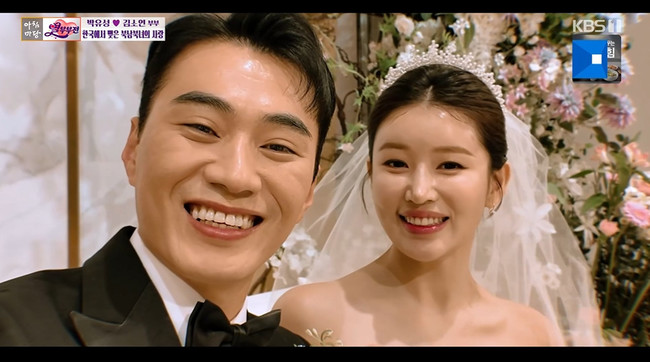 ‘<b>미스트롯</b>’ <b>김소연</b>, 박서준 닮은꼴 <b>남편</b>과 결혼식 포착 “북한처럼 뒷...