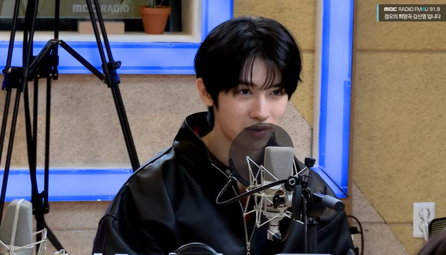 MBC FM4Uのラジオ番組に出演するA2O SOULのシウォン