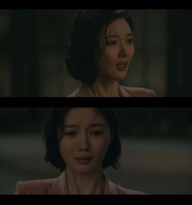 ドラマ『100日の嘘』で、雨に濡れ涙を浮かべるキム・ユジョン