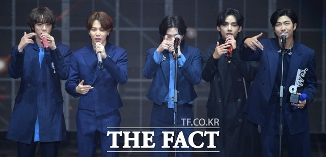 與 <b>성일종</b> "국방부, BTS 잼버리 공연할 수 있게 지원해야"