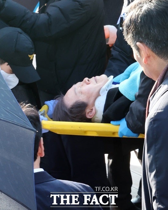 부산<b>경찰</b>, <b>이재명 습격</b> 60대 자택·사무실 압수수색