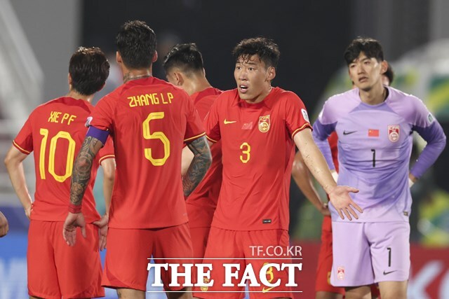 [<b>아시안컵</b> D+1] '소림축구' 중국 또 '망신', '우승후보' 호주 '진땀승'
