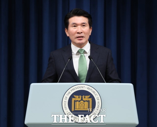 '회칼 <b>테러</b> 언급' <b>황상무</b> "심려 끼친 점 <b>사과</b>"