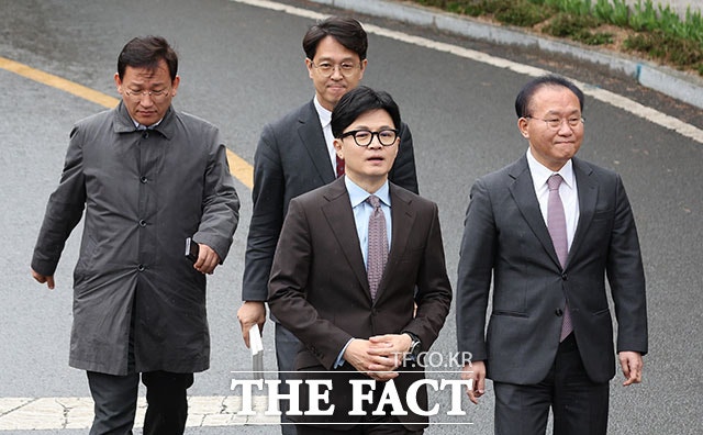 <b>한동훈</b> 만난 박근혜 "뜻 모아 단합 중요"…'윤한 갈등'에 조언