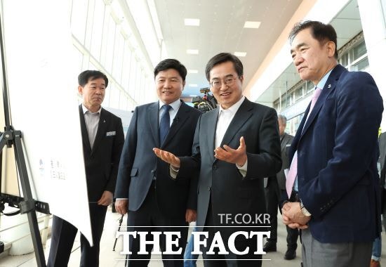 <b>평택</b> 지제역 방문한 김동연 "GTX A·C 노선 <b>연장</b> 최대한 지원"