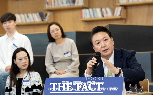 윤석열 대통령이 14일 25차 민생토론회에서 노동시장 양극화 해소를 강조하며 노동개혁에 다시 드라이브를 걸었다. 이날 민생토론회에서 발언하고 있는 모습. /대통령실 제공