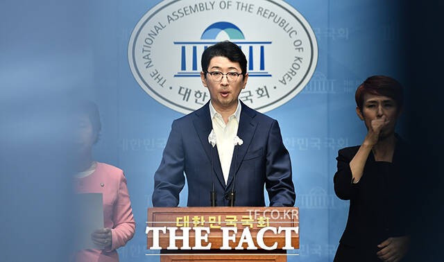 與 <b>주진우</b>, '정청래 방지법' 대표 발의