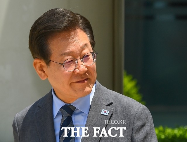 <b>이재명</b>, '<b>법카</b>의혹' 검찰 출석 요청에 "폭력적 보복 행위"