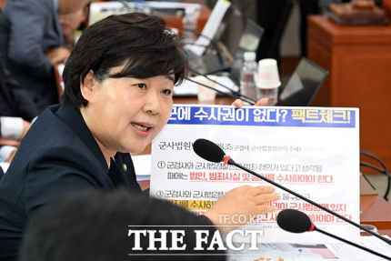 서영교 더불어민주당 의원은 이날 김동혁 검찰단장을 상대로 박정훈 대령의 구속영장 청구와 관련해 질의했다.