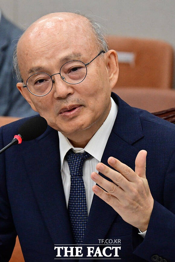 "자진 사퇴해야"…어수선한 <b>안창호 인권위원장</b> 취임 첫날