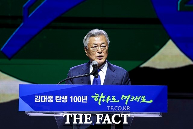 '文 전 사위' 특혜 의혹 전 <b>청와대 행정관</b> 검찰 출석