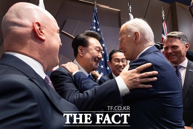 <b>바이든</b> "<b>연내 한미일</b> 정상회의 제안"…尹 "만남 기대"