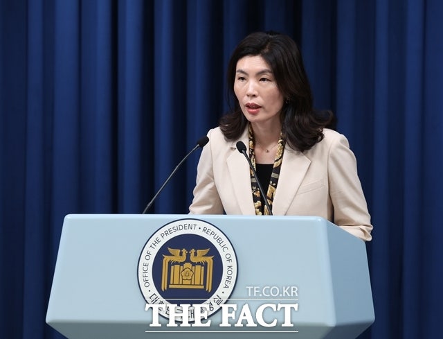 <b>대통령실</b>, 저출생 추가 대책 발표…유·사산<b>휴가</b> 5→10일