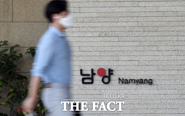 자사의 유제품 '불가리스'에 코로나19 억제 효과가 있다고 홍보한 이광범 남양유업 전 대표가 벌금 2000만 원을 선고받았다. /이새롬 기자