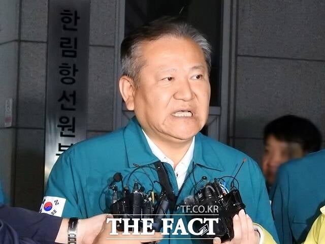 <b>금성호</b> <b>실종자</b> 밤샘 수색..."<b>실종자</b> 12명 아직 못 찾아"