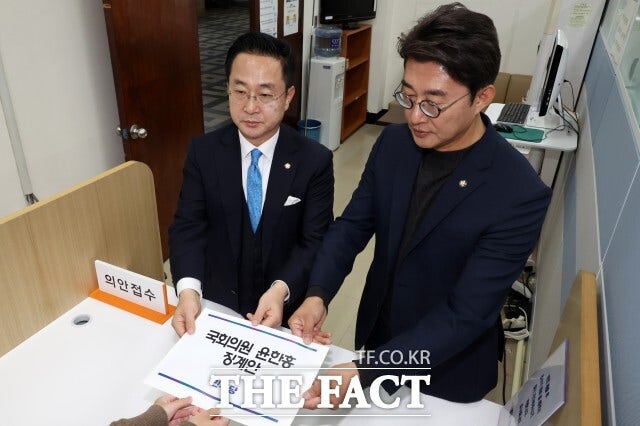 민주, '명태균 회유 의혹' 與 <b>윤한홍 징계안</b> 제출