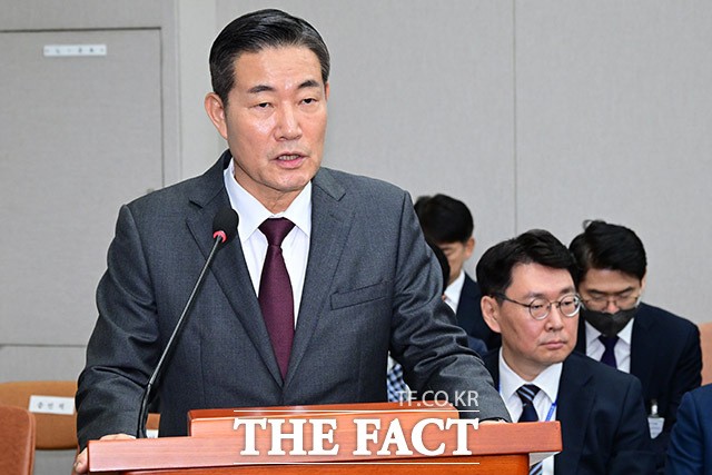 <b>경찰</b>, <b>신원식</b> 피의자 <b>조사</b>…대통령실 참모 수사도 박차