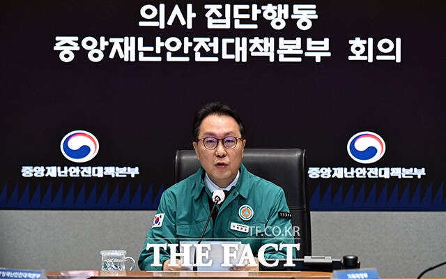 정부, <b>의협</b> 신임 <b>회장</b>에 "머리 맞대고 <b>대화</b> 희망"