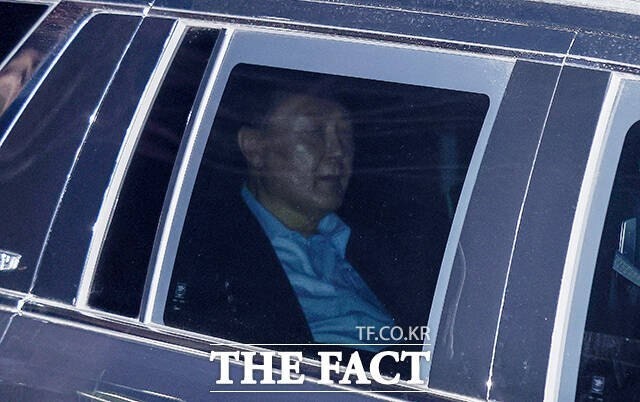 <b>공수처</b> "<b>윤석열</b> 오늘 불출석…내일 오전 10시 <b>조사</b> 통보"