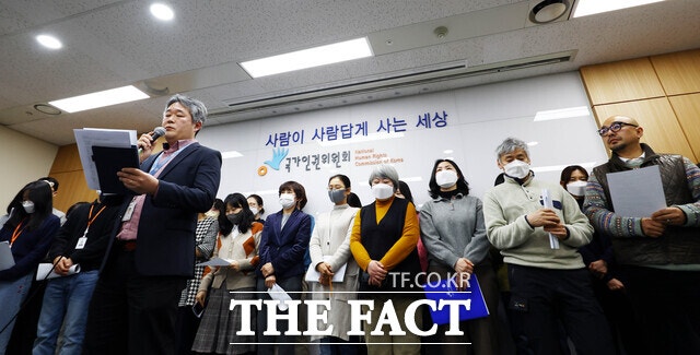 '윤 일방 주장 안건' 의결 후폭풍…<b>인권위</b> 안팎 규탄 쇄도