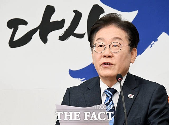 <b>이재명</b> "<b>검찰</b>, 윤 석방 의도적 <b>기획</b> 의심…내란 사태 주요 공범"
