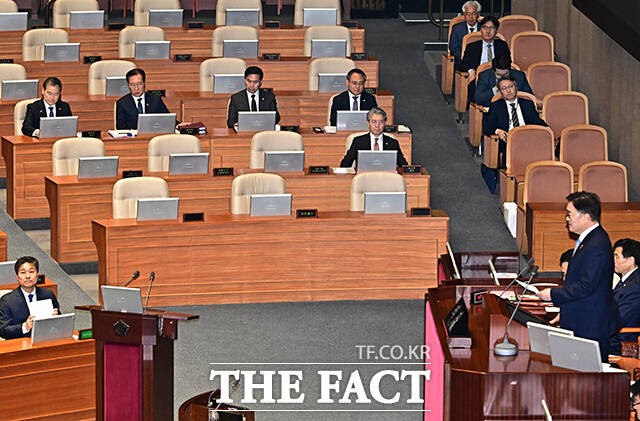 <b>대정부질문 불출석</b>한 <b>한덕수</b> 권한대행 [TF사진관]