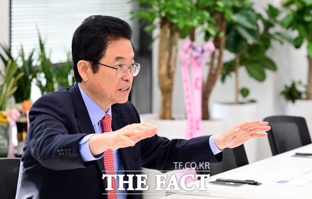 <b>이철우</b> "DMZ를 평화경제지대로…국가 개조 출발점"