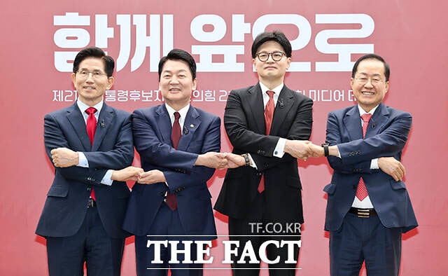 '1:1 맞수 토론' 상대 지목한 <b>김문수</b>·<b>안철수</b>·<b>한동훈</b>·<b>홍준표</b> [TF사진관...