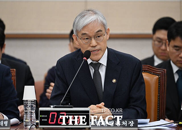천대엽 법원행정처장이 지난 2월 12일 오전 서울 여의도 국회에서 열린 법제사법위원회 전체회의에 참석해 질의에 답하고 있다./국회=박헌우 기자