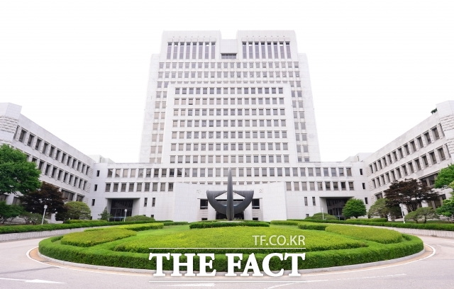현직 판사가 "국민을 이기는 권력은 없다"며 대법원의 이재명 더불어민주당 대선 후보 사건 파기환송을 비판했다./더팩트 DB