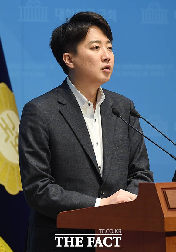 <b>이준석</b> "<b>이재명</b>, <b>대선</b> 당선돼도 무효·직위 상실 위험"