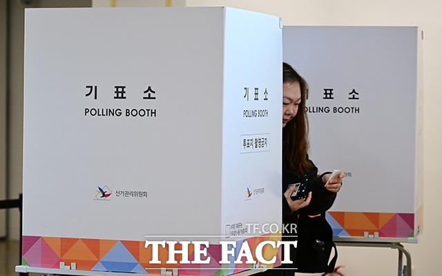 학생 유권자의 표심 영향력은 커졌지만 정작 교실에서 '투표 잘 하는 법'을 배우기 어렵다.사진은 기사 내용과 관련 없음./임영무 기자