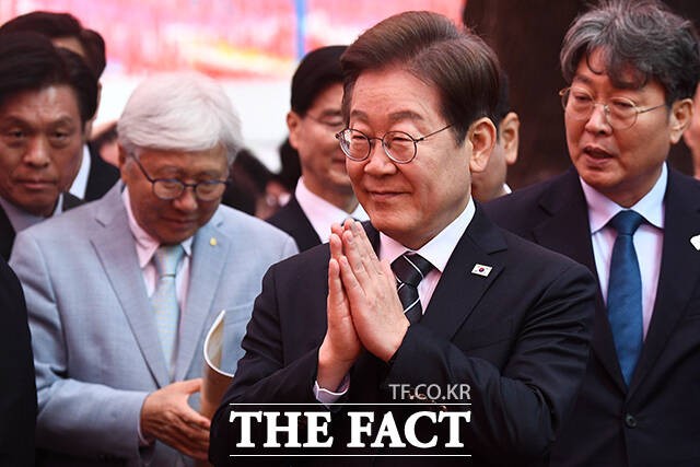 이재명 더불어민주당 대선 후보가 5일 오전 서울 종로구 조계사에서 열린 불기2569년 부처님오신날 봉축법요식에 참석하고 있다./서예원 기자