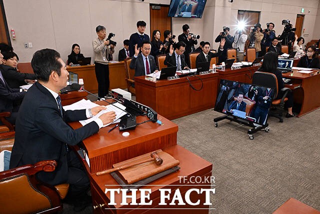 <b>대통령</b> 당선시 <b>재판 정지법</b>·3특검법, 법사위 소위 통과