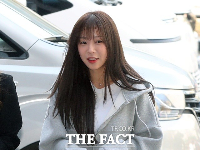 <b>쯔양</b>, 수사팀 교체 후 첫 <b>경찰</b> 출석…"공정 수사 기대"