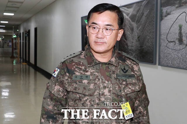여인형 전 국군방첩사령관이 2024년 12월 7일 오전 서울 여의도 국회에서 열린 정보위원회 전체회의에 출석하고 있다./국회=이새롬 기자