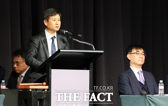박기덕 고려아연 대표이사가 지난 1월 23일 서울 용산구 그랜드하얏트 서울에서 열린 고려아연 임시주주총회에서 개회를 선언하고 있다./서예원 기자