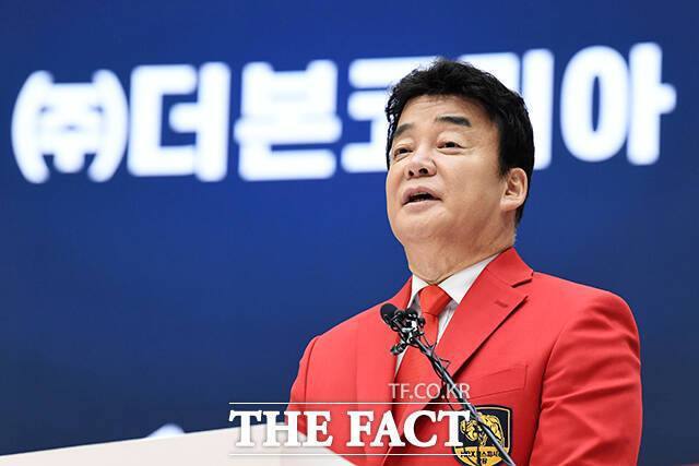 백종원 더본코리아 대표가 계속되는 논란에‘방송 중단’을 선언했다./서예원 기자