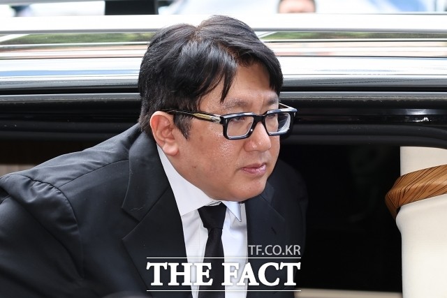 하이브 <b>방시혁</b>, 김범수 '<b>SM 시세조종</b>' 재판 <b>증인</b> 소환