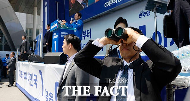 '철통<b>경호</b>' 받으며 유세하는 <b>이재명</b> 더불어민주당 대선후보 [TF사진관]