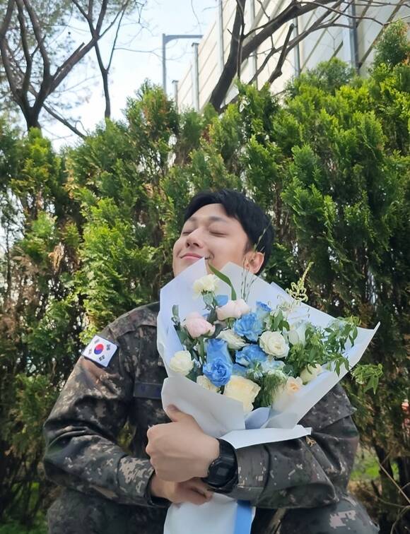 <b>이도현</b>, 군 <b>전역 소감</b> "홀가분…더 좋은 사람 되겠다"