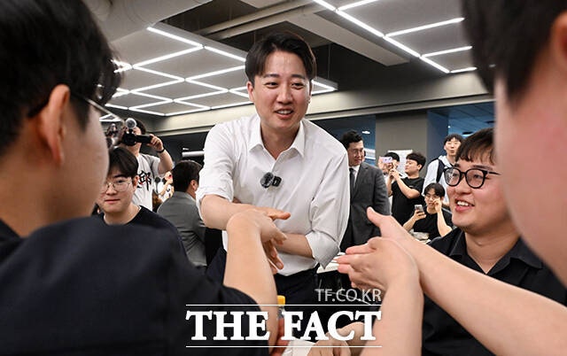 [6·3 대선] '<b>모두까기</b>' <b>이준석</b>, 존재감 부각…'공약'은 묻혔다?