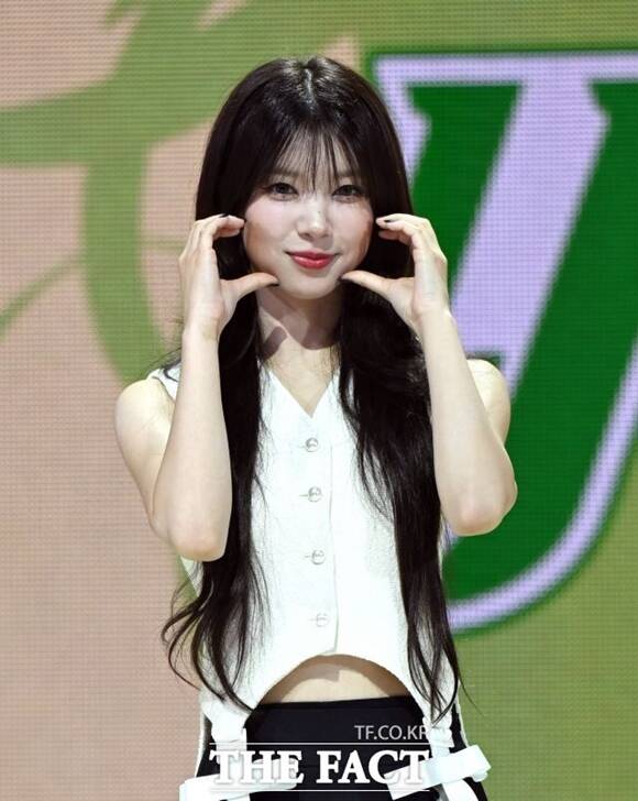 <b>아일릿</b> 모카, 손가락 부상…"보호대 착용·안무 최소화"
