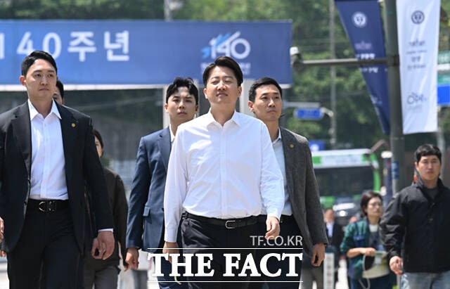 [6·3 대선] '<b>모두까기</b>' <b>전략</b>에 올인한 <b>이준석</b>…정책은 어디에?